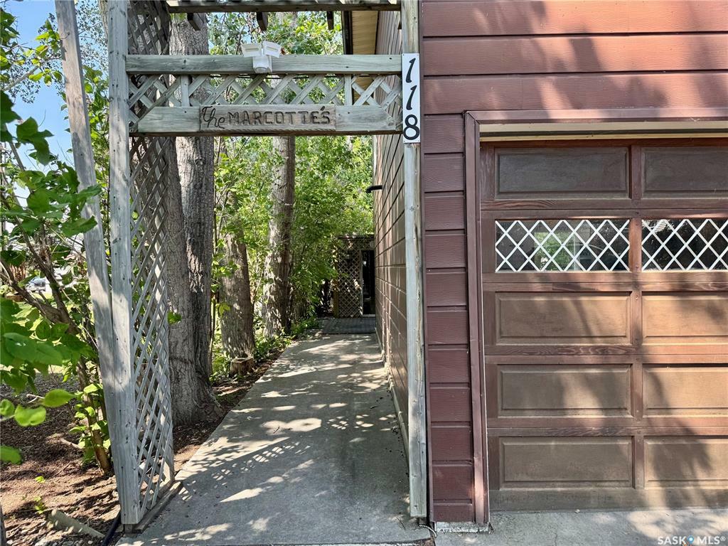 Property Photo: 118 Sargent Crescent SK S0H 3P0