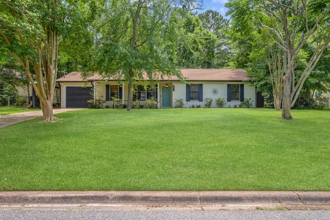 Property Photo: 827 Alliegood Avenue FL 32303