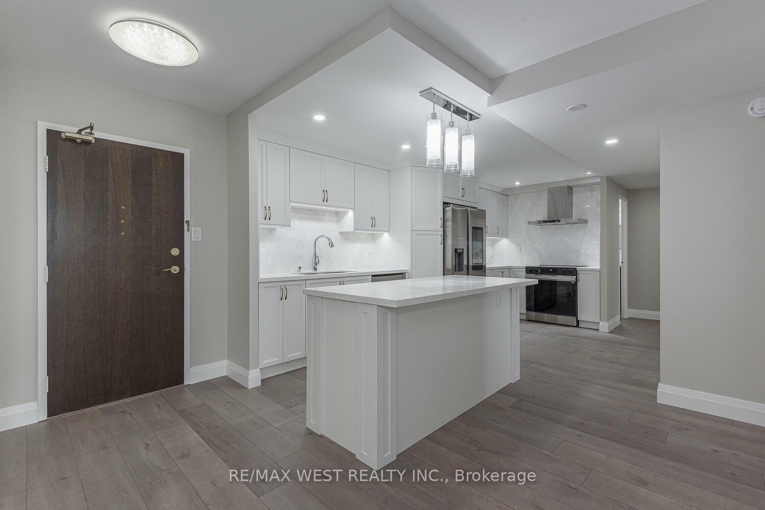 Property Photo: 820 Burnhamthorpe Road 1104 ON M9C 4W2