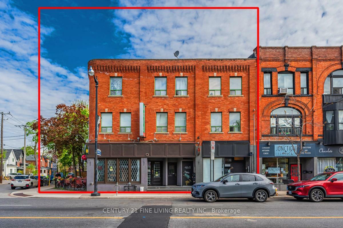 Photo de la propriété: 3048 Dundas Street W ON M6P 1Z3