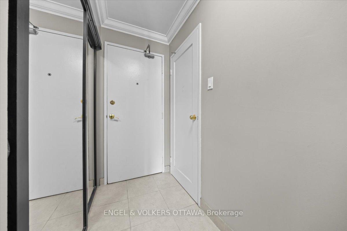 Property Photo: 158A McArthur Avenue E 908 ON K1L 7E7