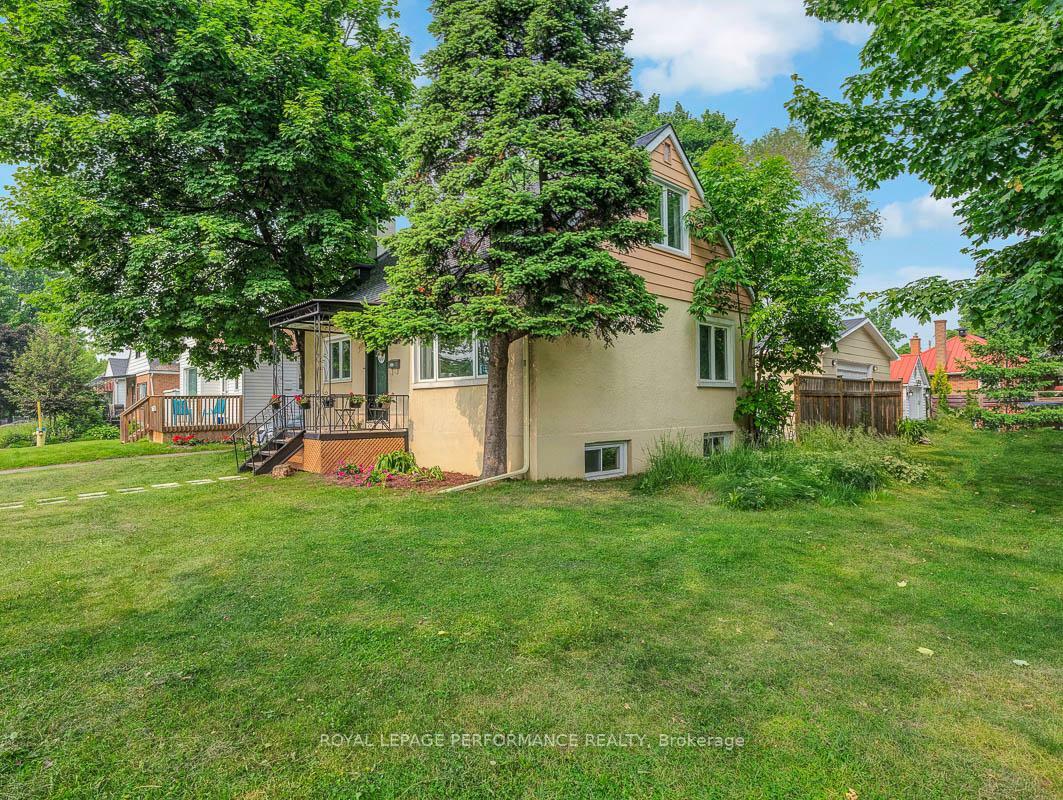 Property Photo: 405 Allen Boulevard ON K1L 7B6
