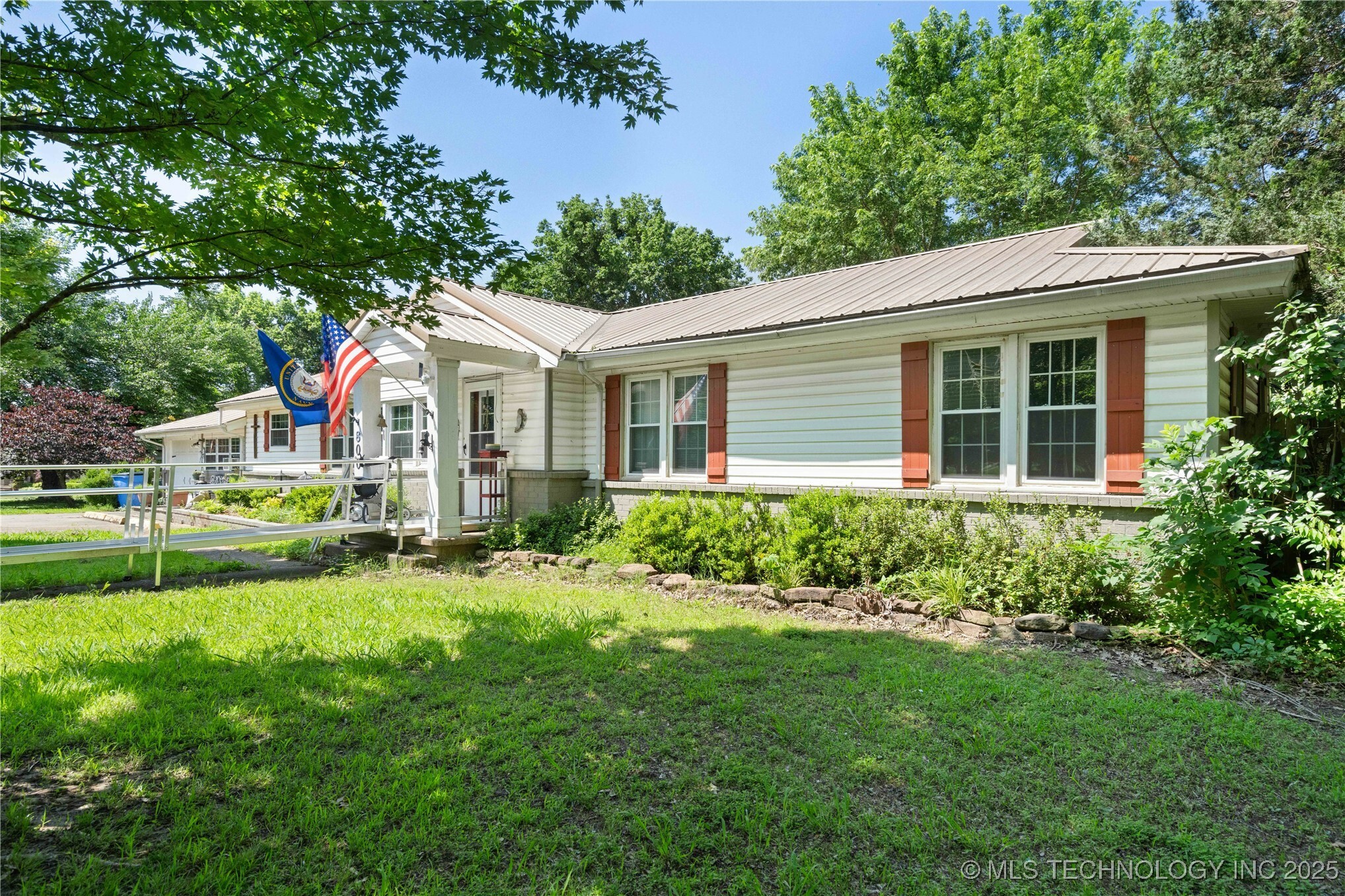 Property Photo: 800 N Highway 10 OK 74435