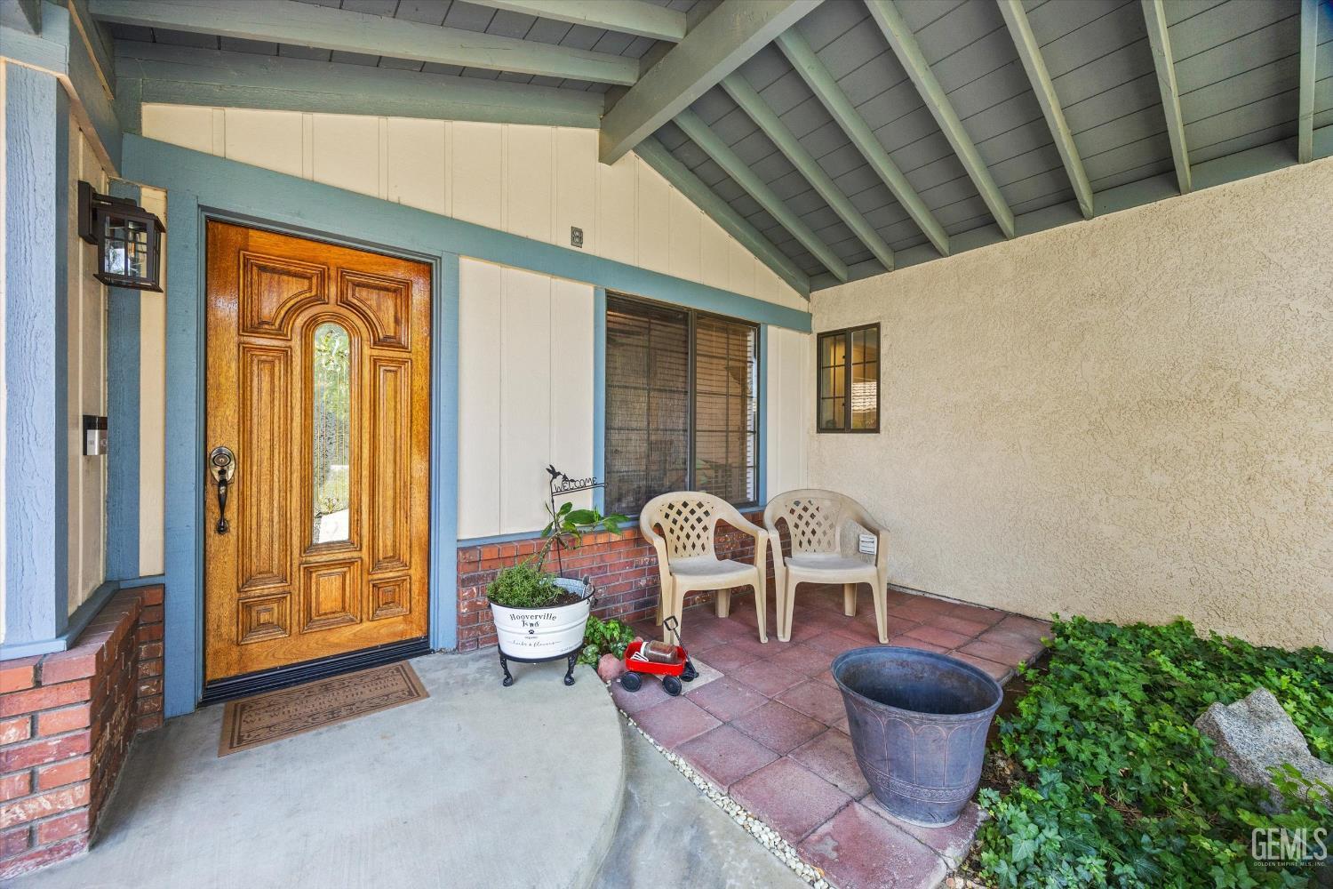 Property Photo: 4913 Zapato Place CA 93308