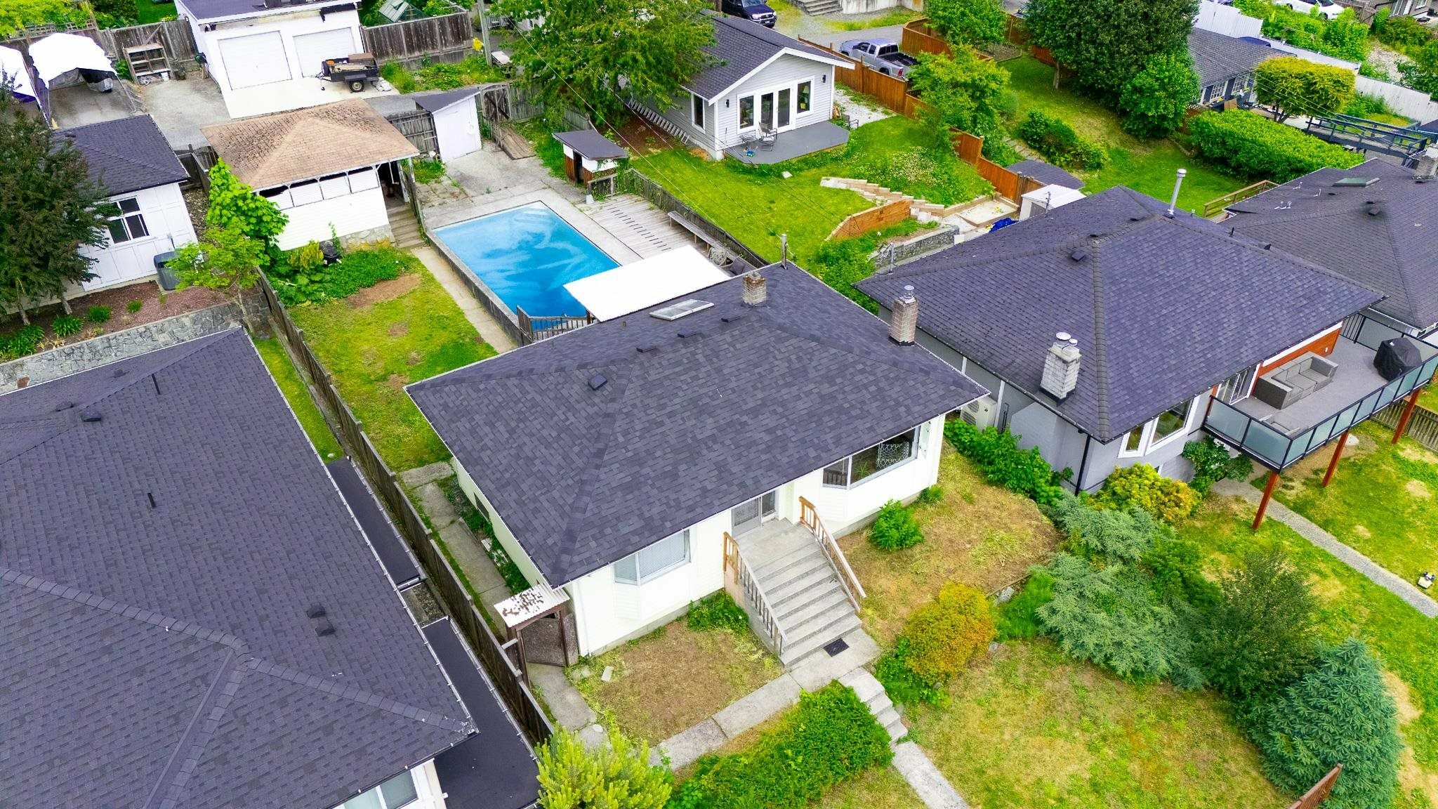 Property Photo:  822 E 4th Street  BC V7L 1K4 