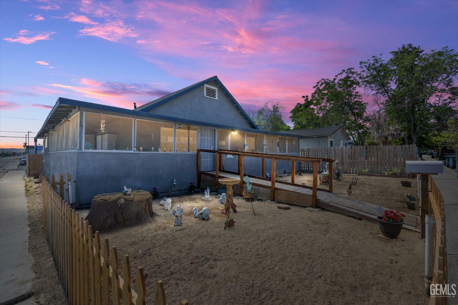 220 Tyler Street  Taft CA 93268 photo