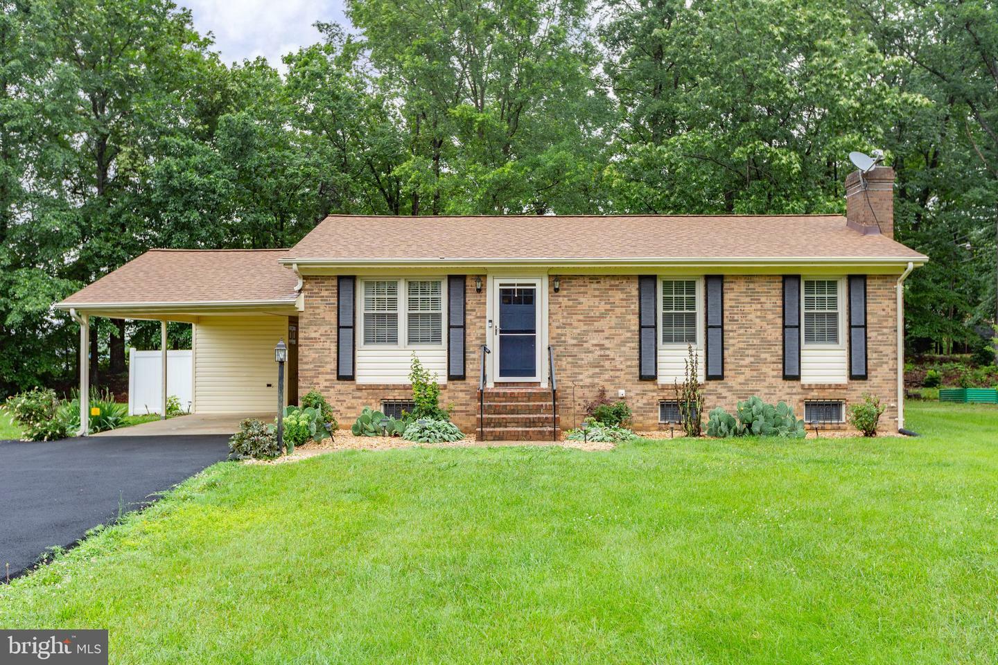 Property Photo:  405 Confederate Boulevard  VA 22401 