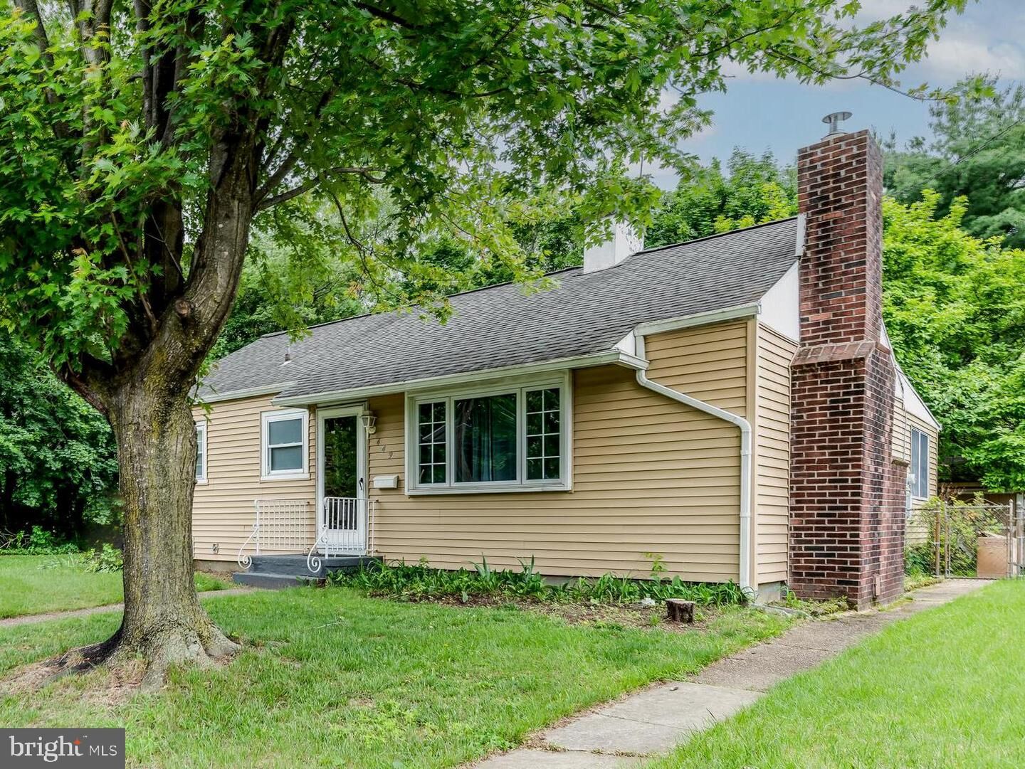 Property Photo:  449 West Avenue  NJ 08075 