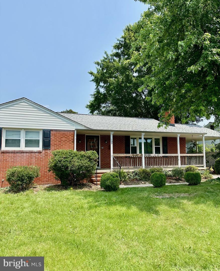 Property Photo: 125 Hillcrest Drive VA 22401
