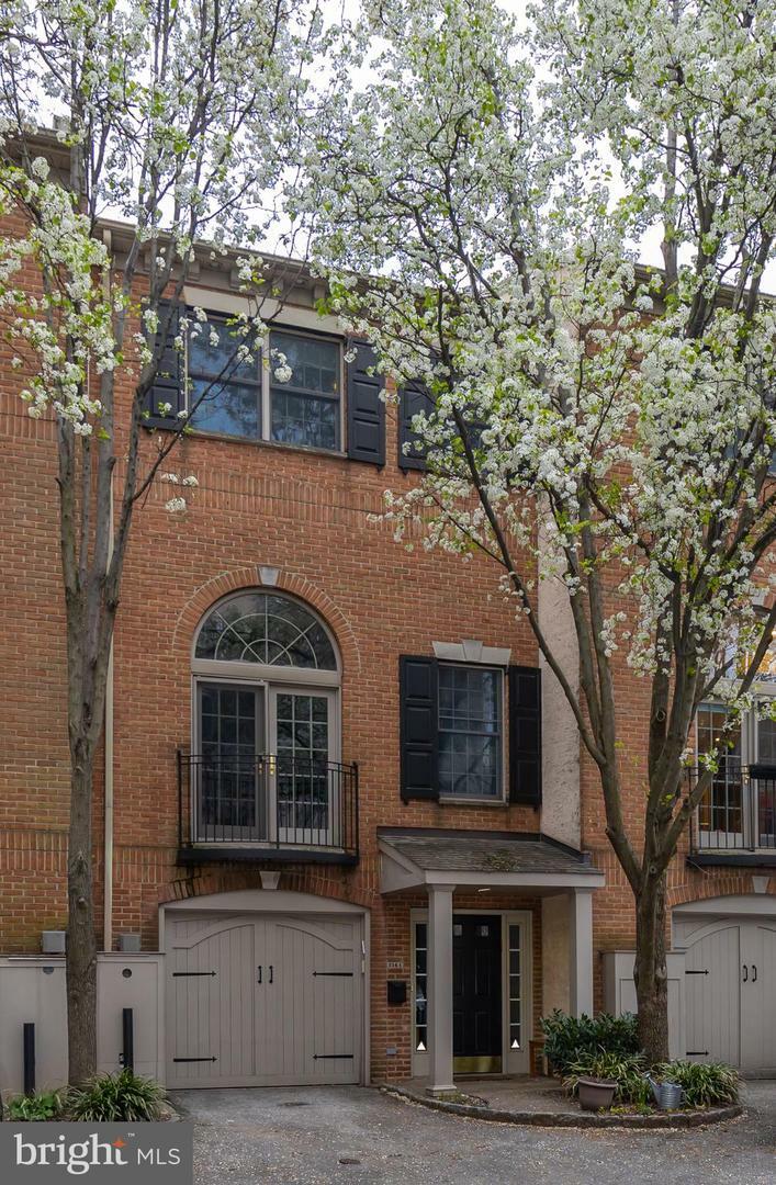 216 Christian Street E  Philadelphia PA 19147 photo