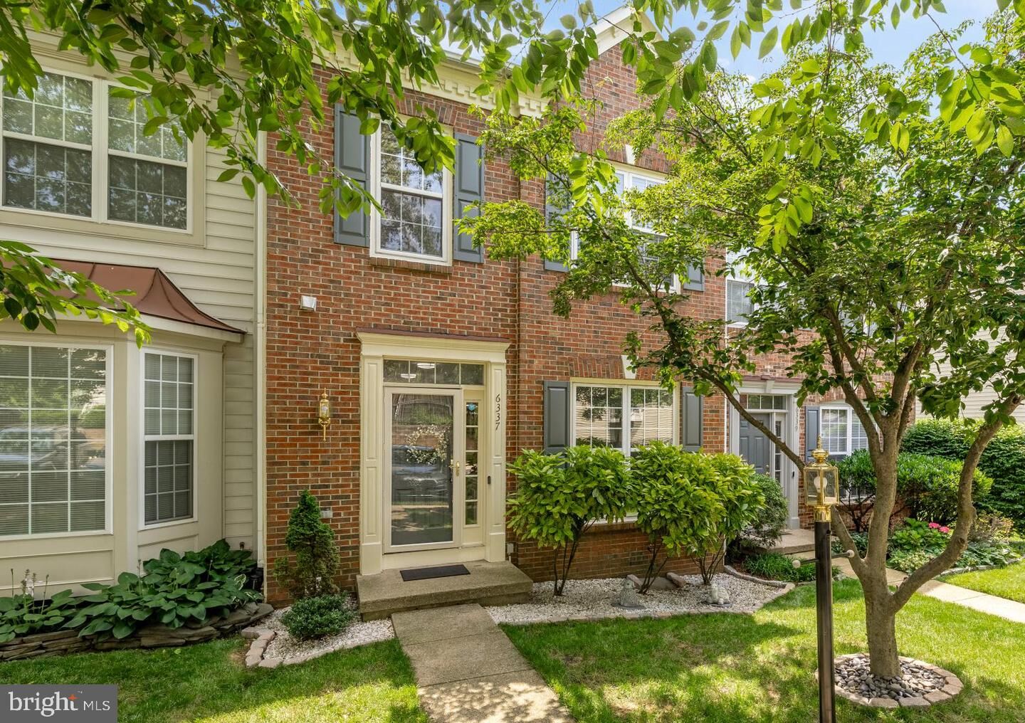 Property Photo: 6337 Burgundy Leaf Lane VA 22312