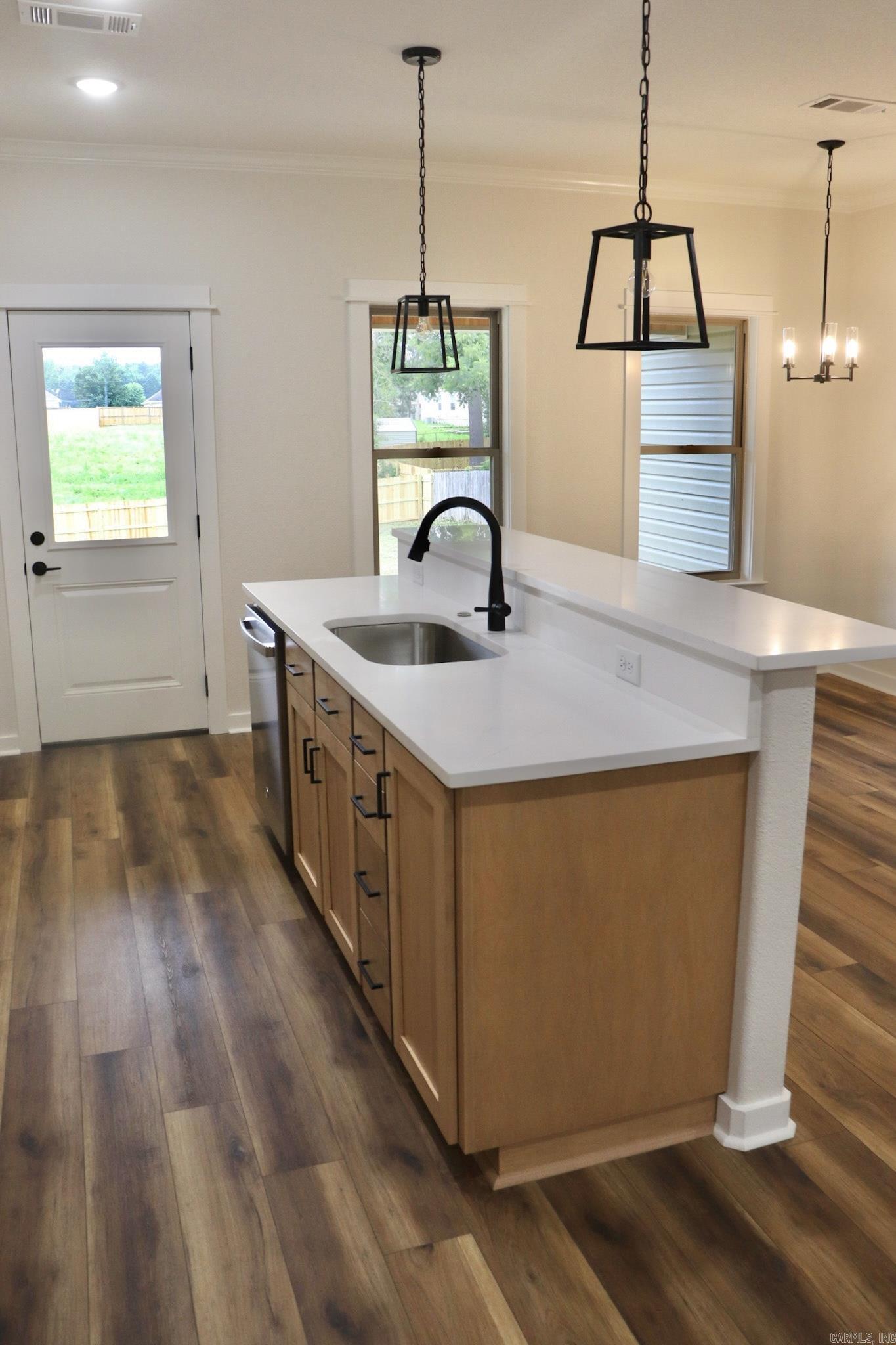 Property Photo: 1005 N Red AR 72150