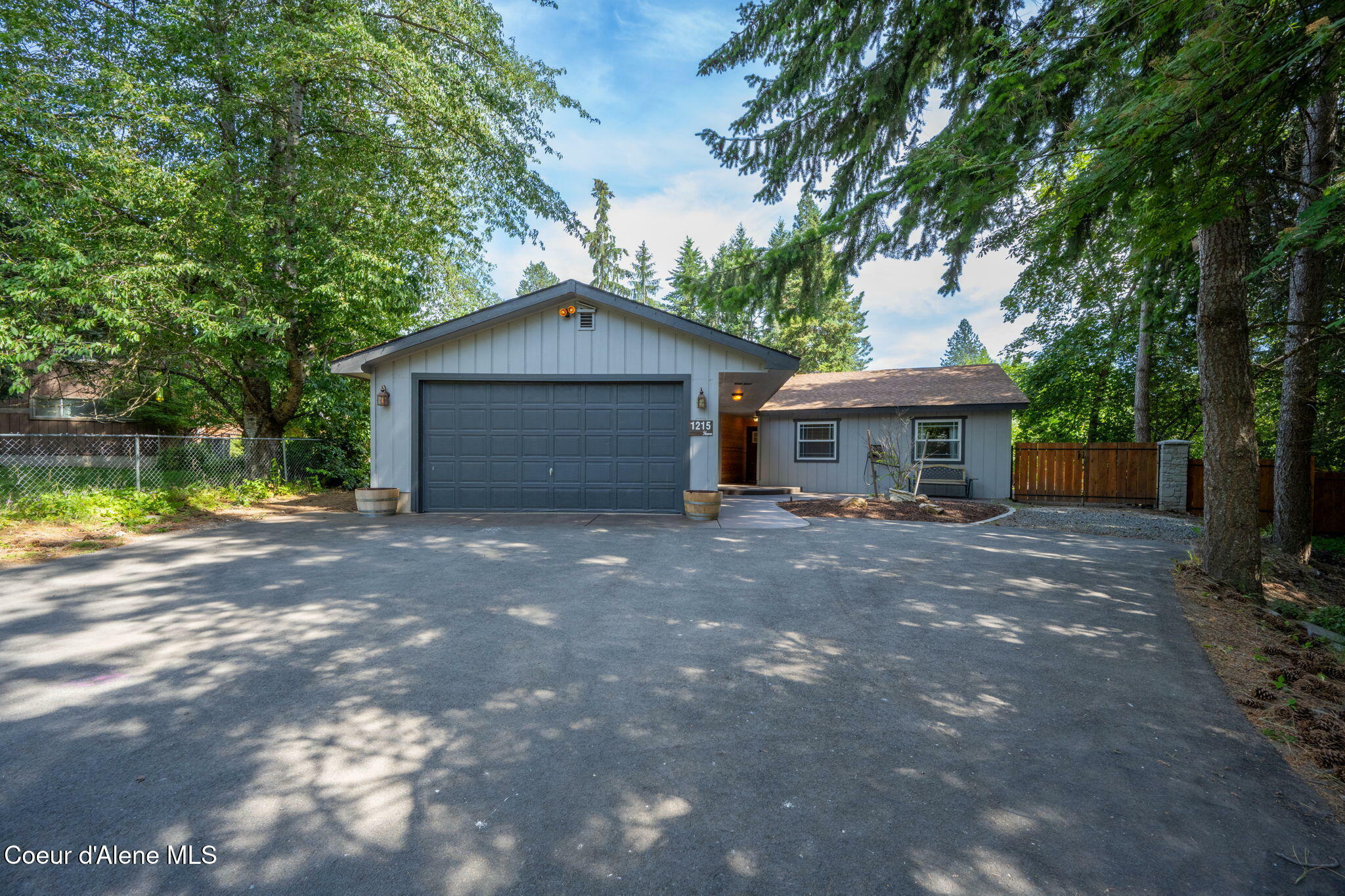 Property Photo: 1215 E Shorewood Ct ID 83815
