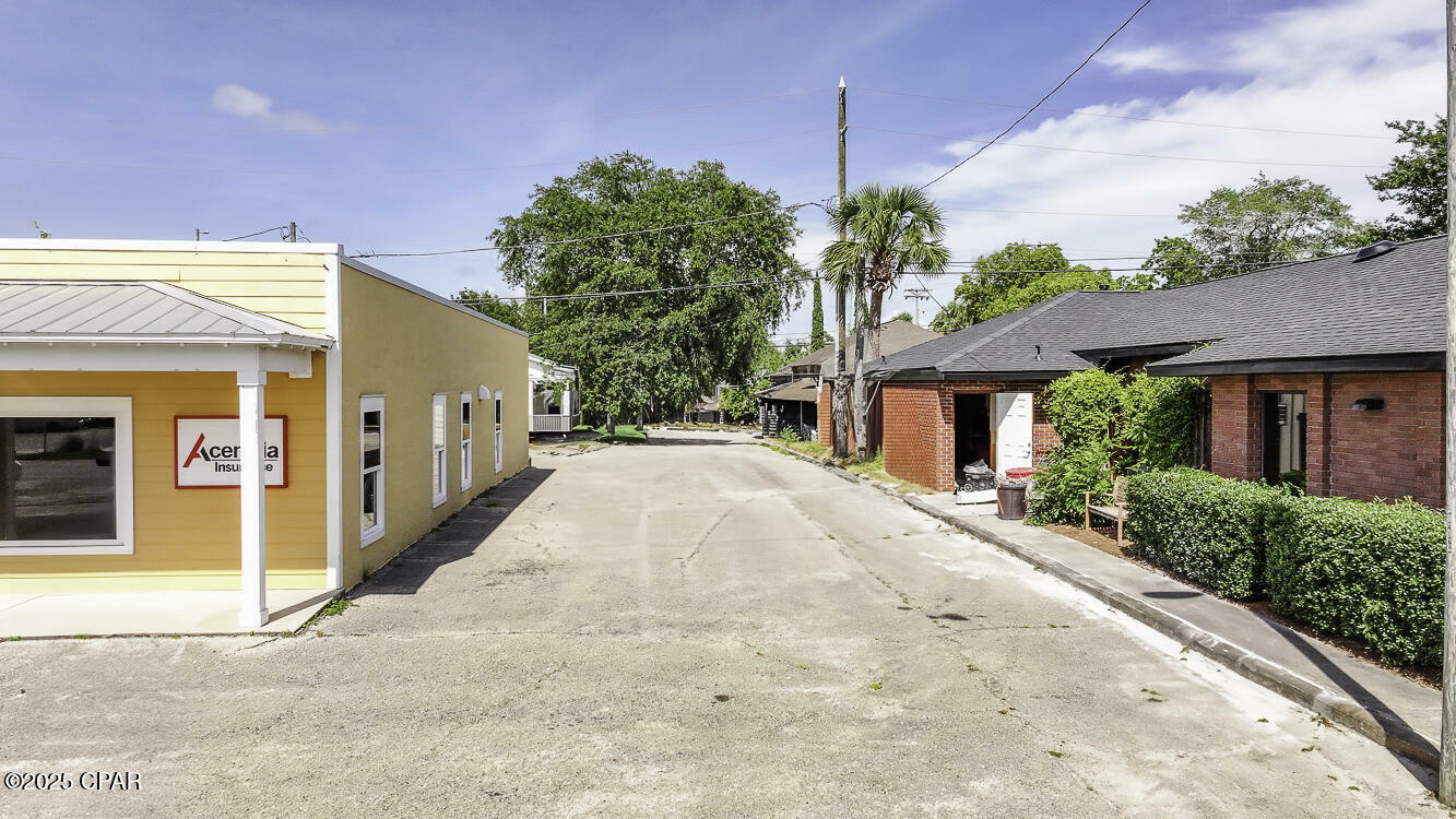 Property Photo: 317 Williams Avenue FL 32456