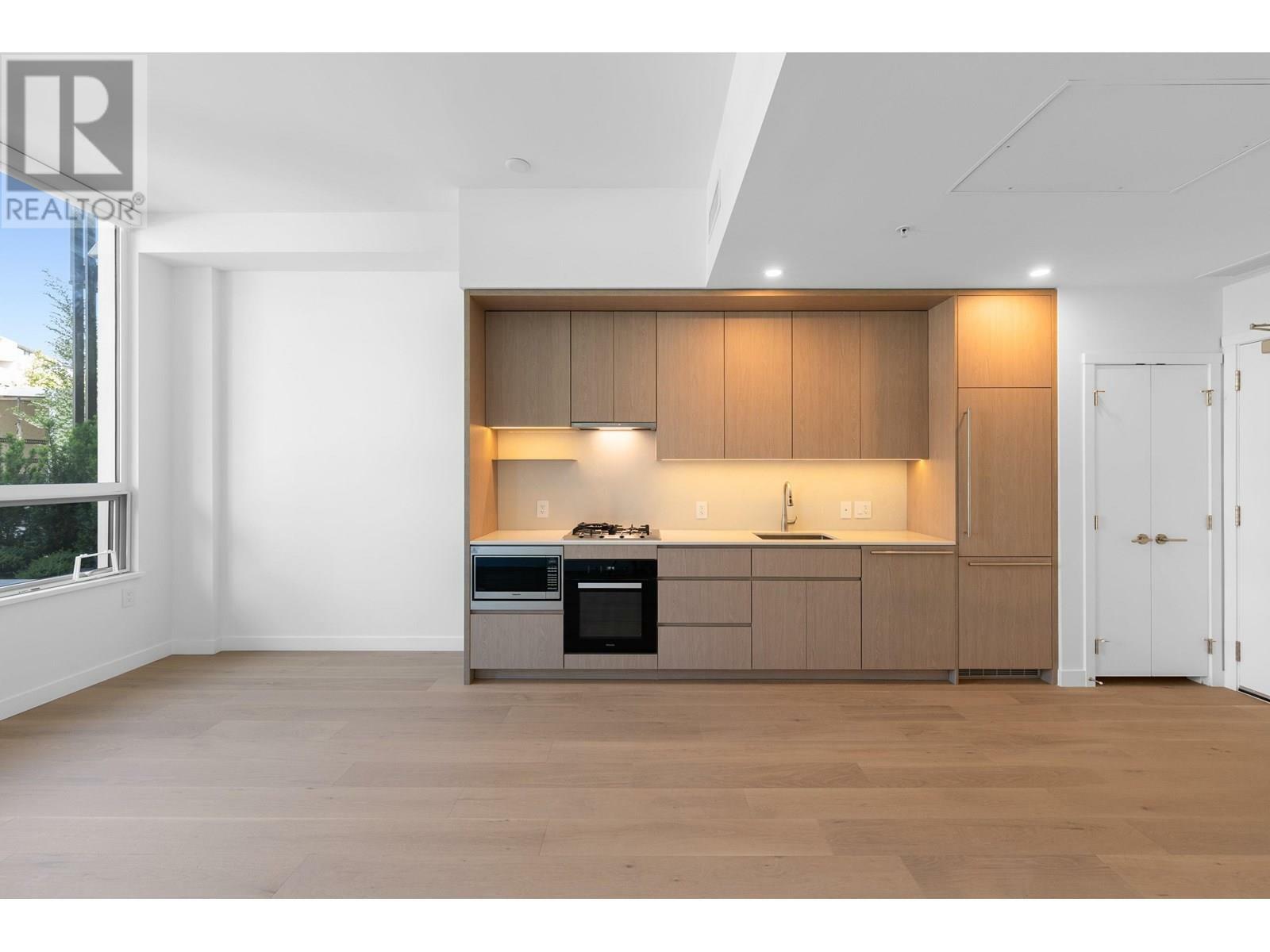 Property Photo:  5212 Cambie Street 11X  BC V5Z 2Z7 