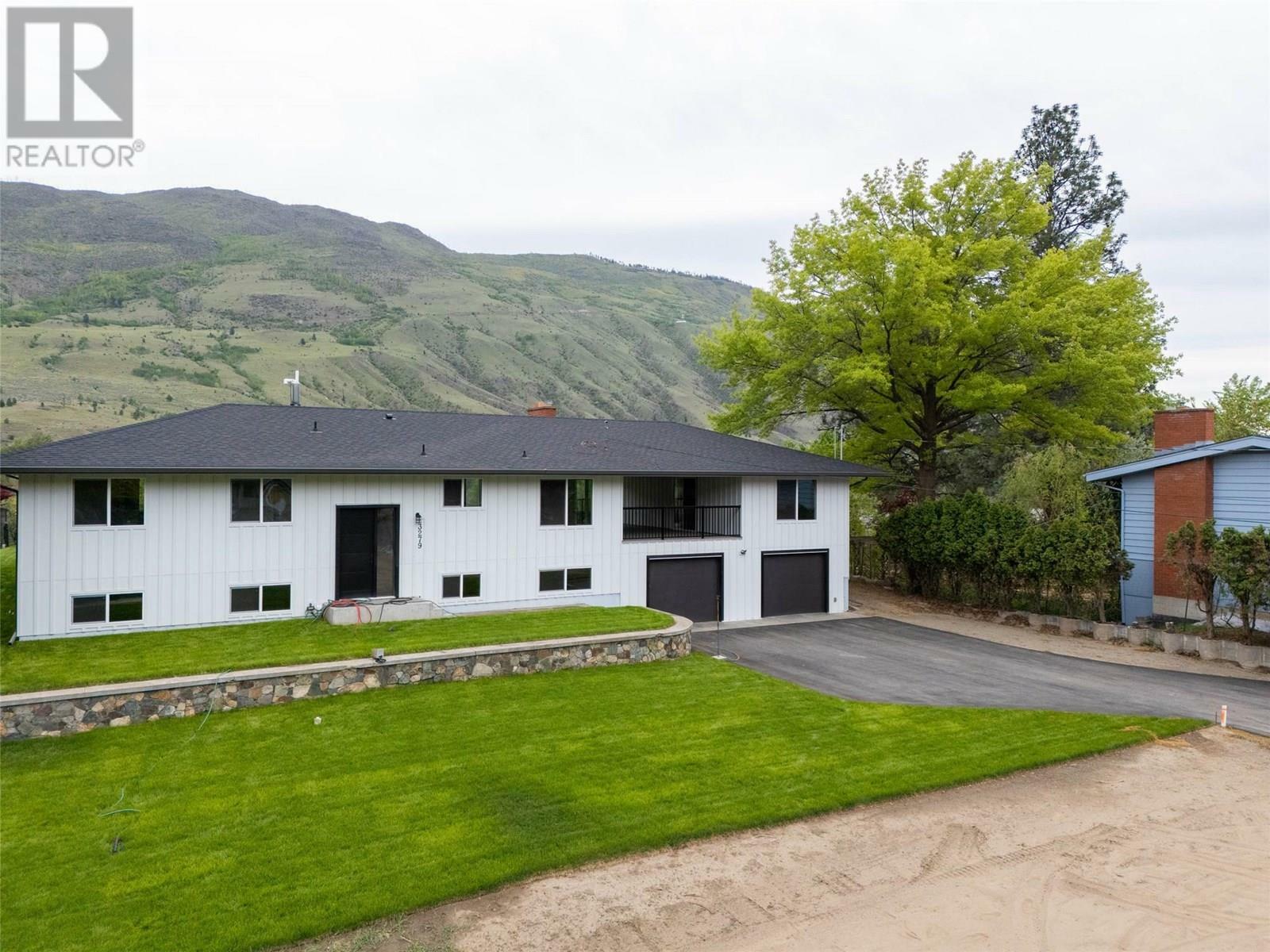 Property Photo: 3279 Schubert Road BC V2B 6Y4