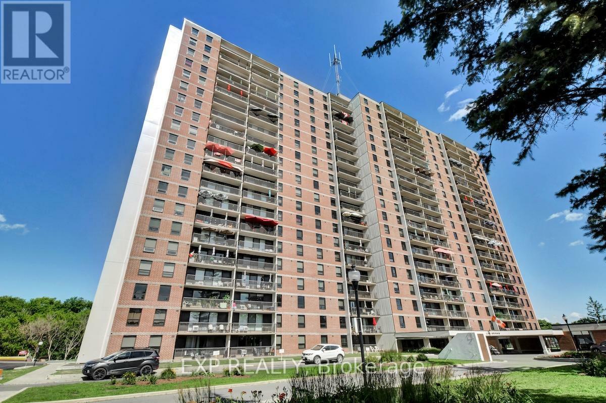 Property Photo: 665 Bathgate Drive 1705 ON K1K 3Y4