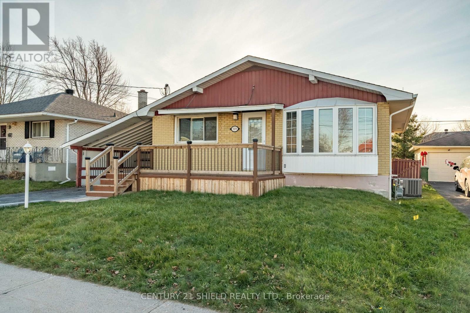 Property Photo:  519 Anthony Street  ON K6H 5L1 