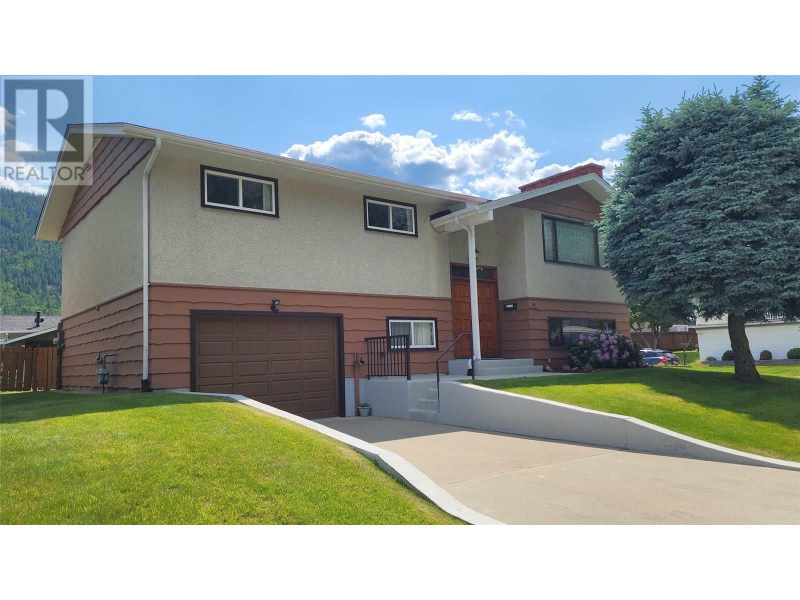 3900 Woodland Drive  Trail BC V1R 2V8 photo