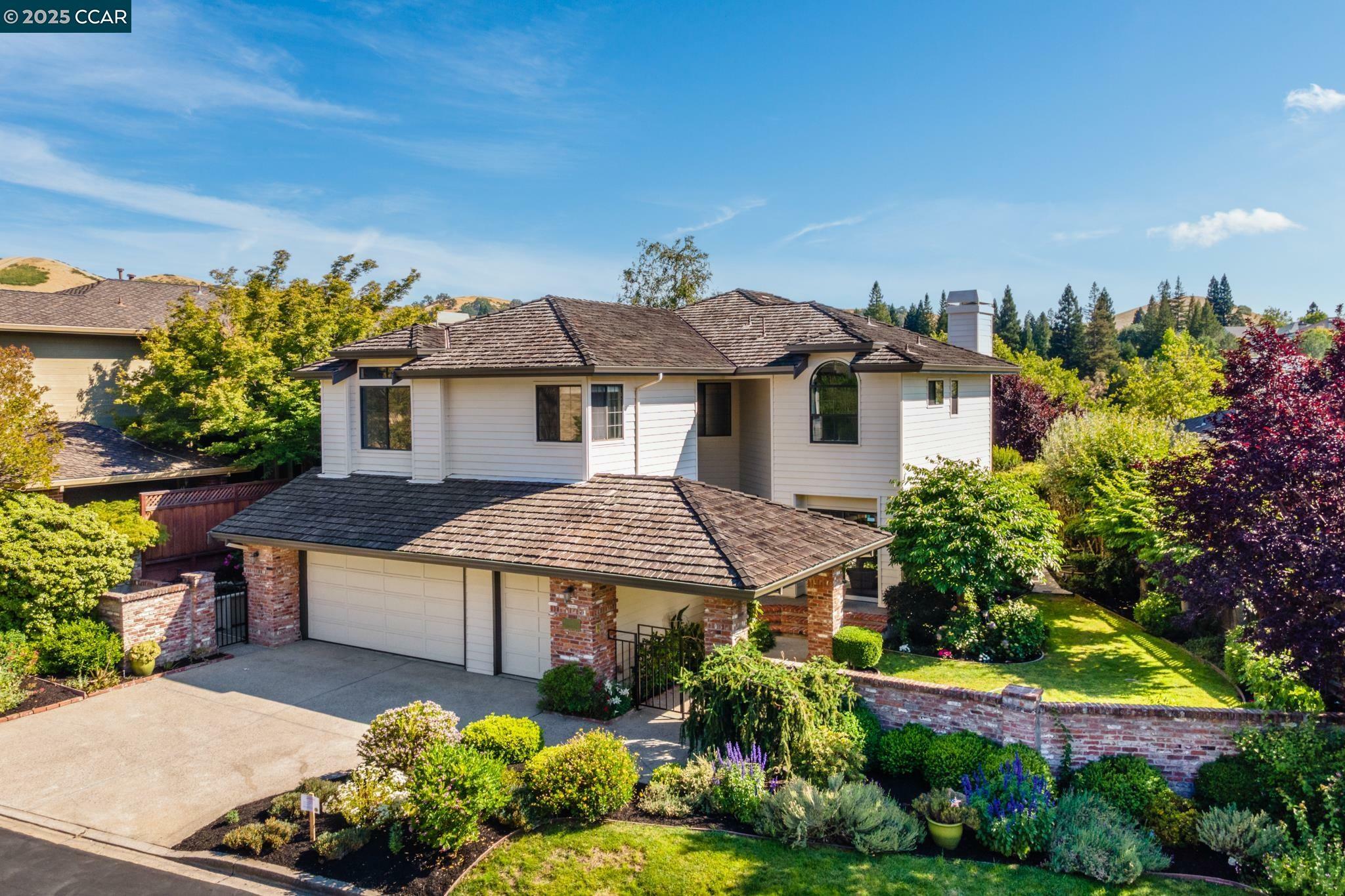Property Photo: 895 Redwood Dr CA 94506