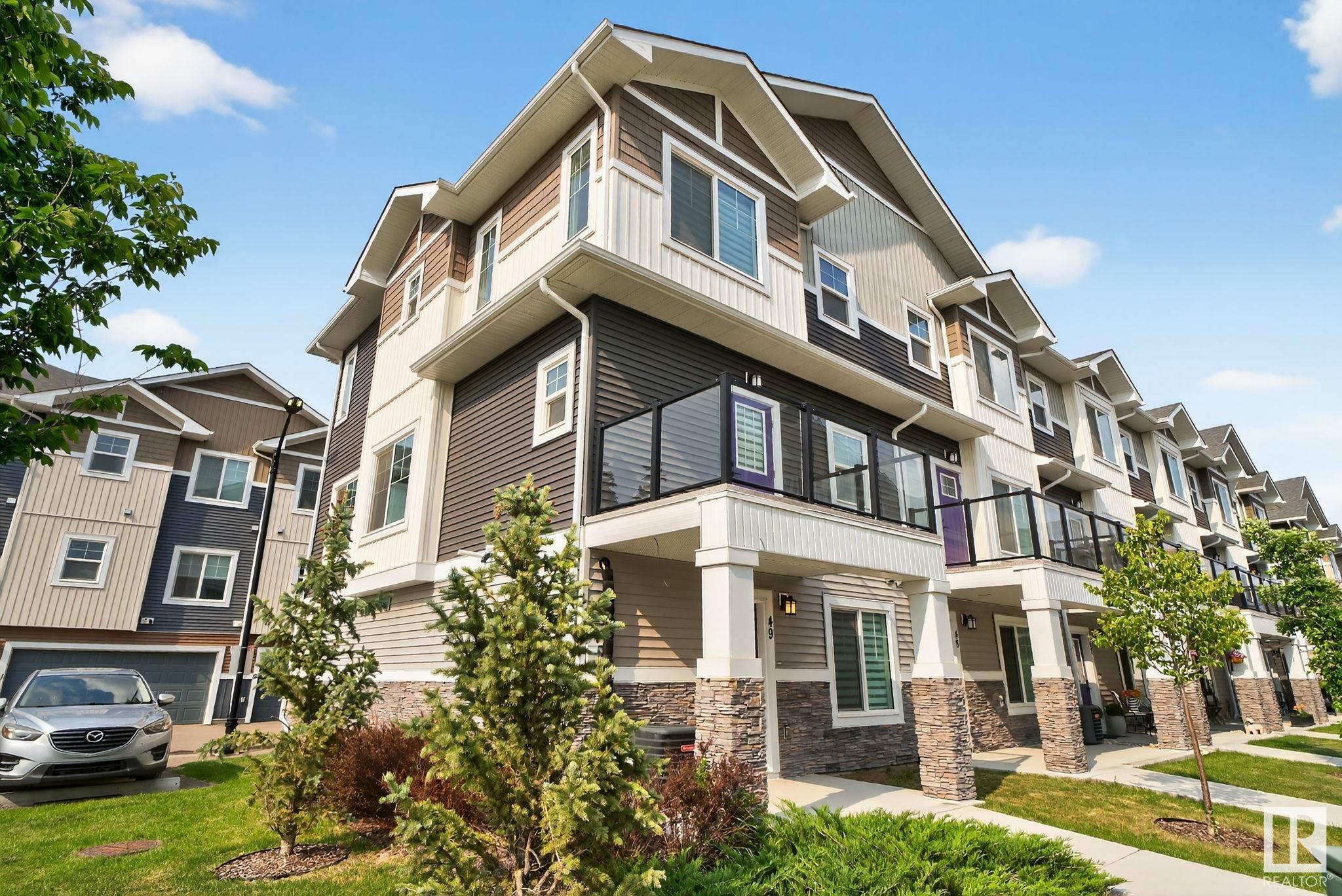 Photo de la propriété: 230 Edgemont Road NW 49 AB T6M 0Y8