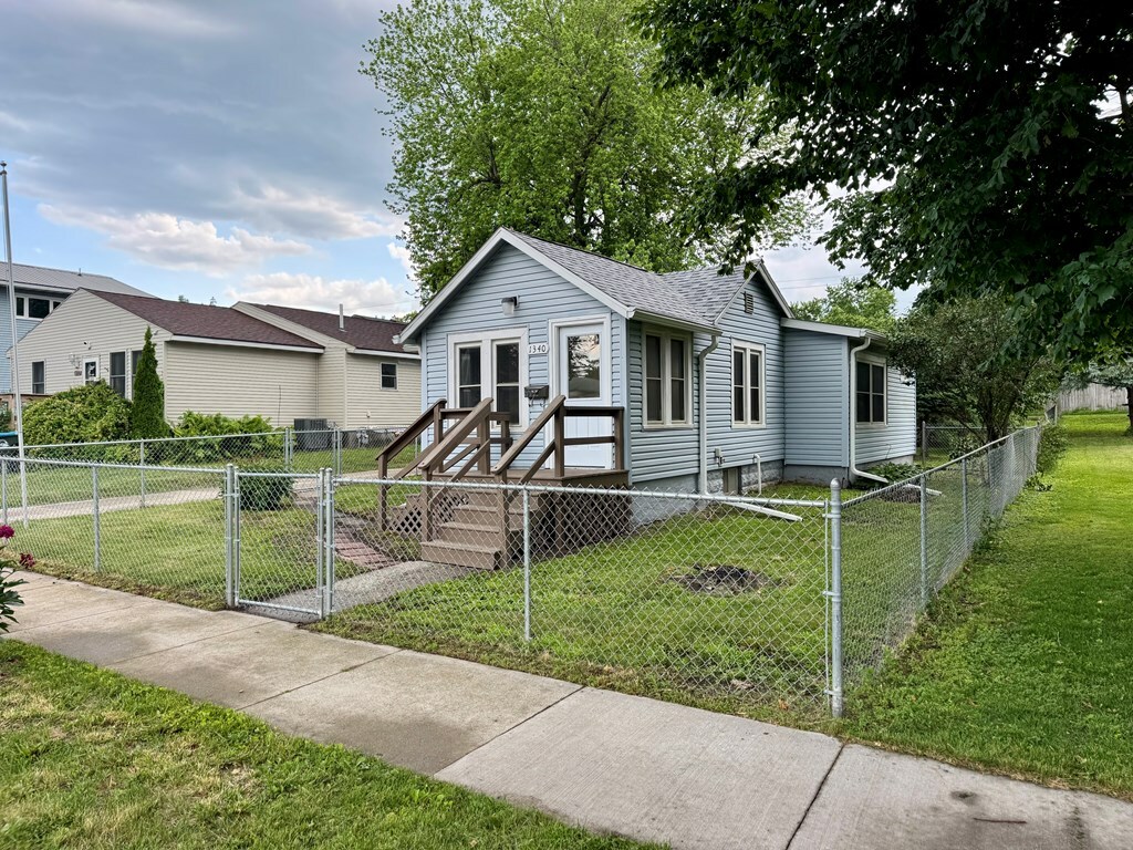 Property Photo: 1340 S 28th St IA 50501
