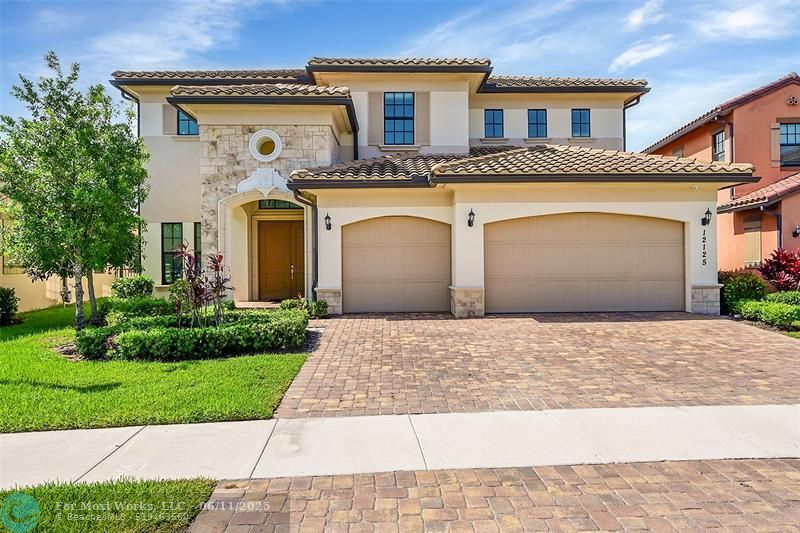 Property Photo: 12125 Watermark Way FL 33076