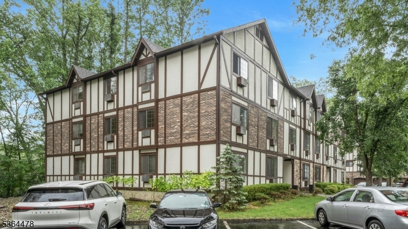 Property Photo:  905 Thoreau Ct  NJ 07430 