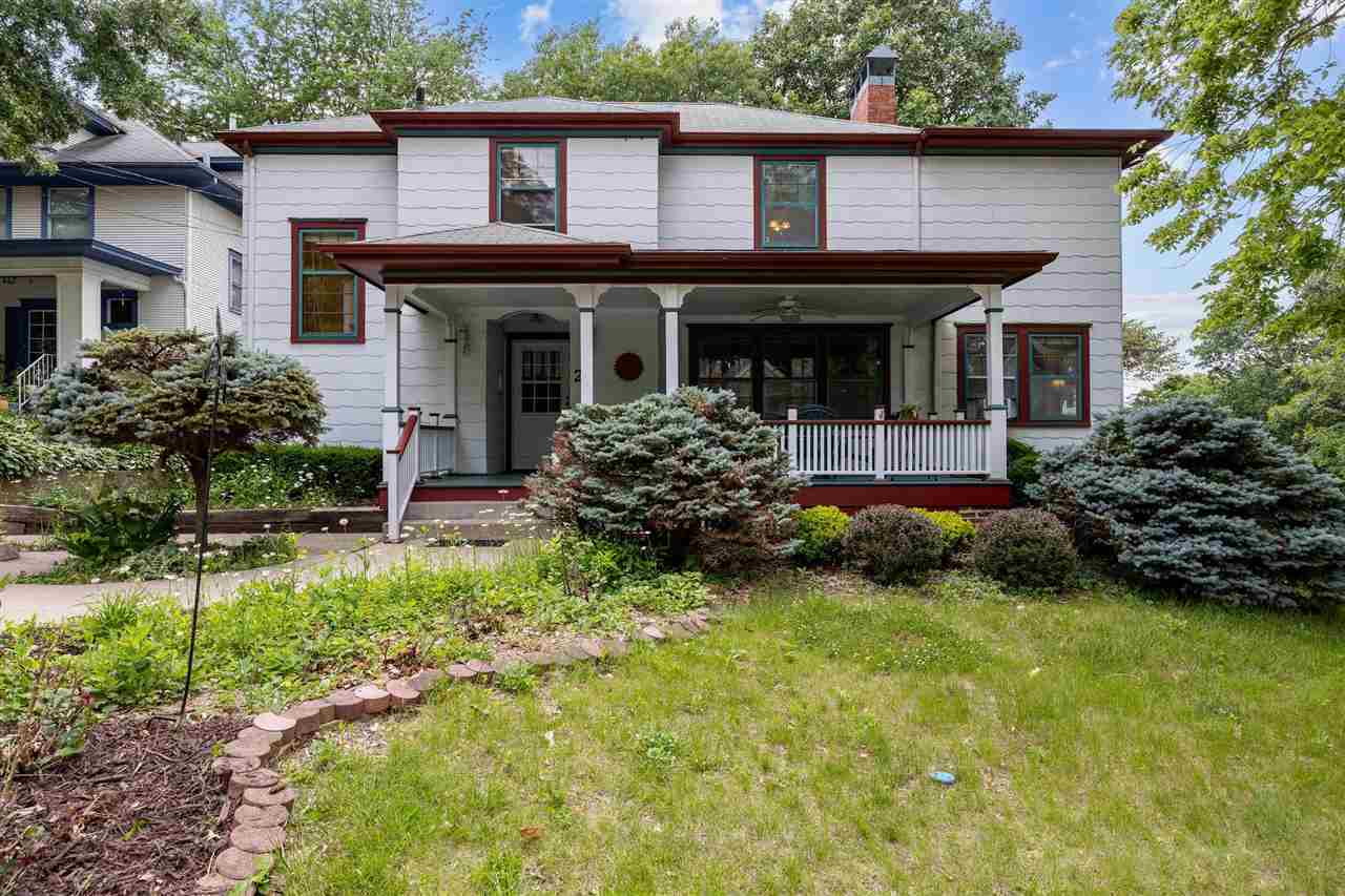 2 Bella Vista Pl  Iowa City IA 52245 photo