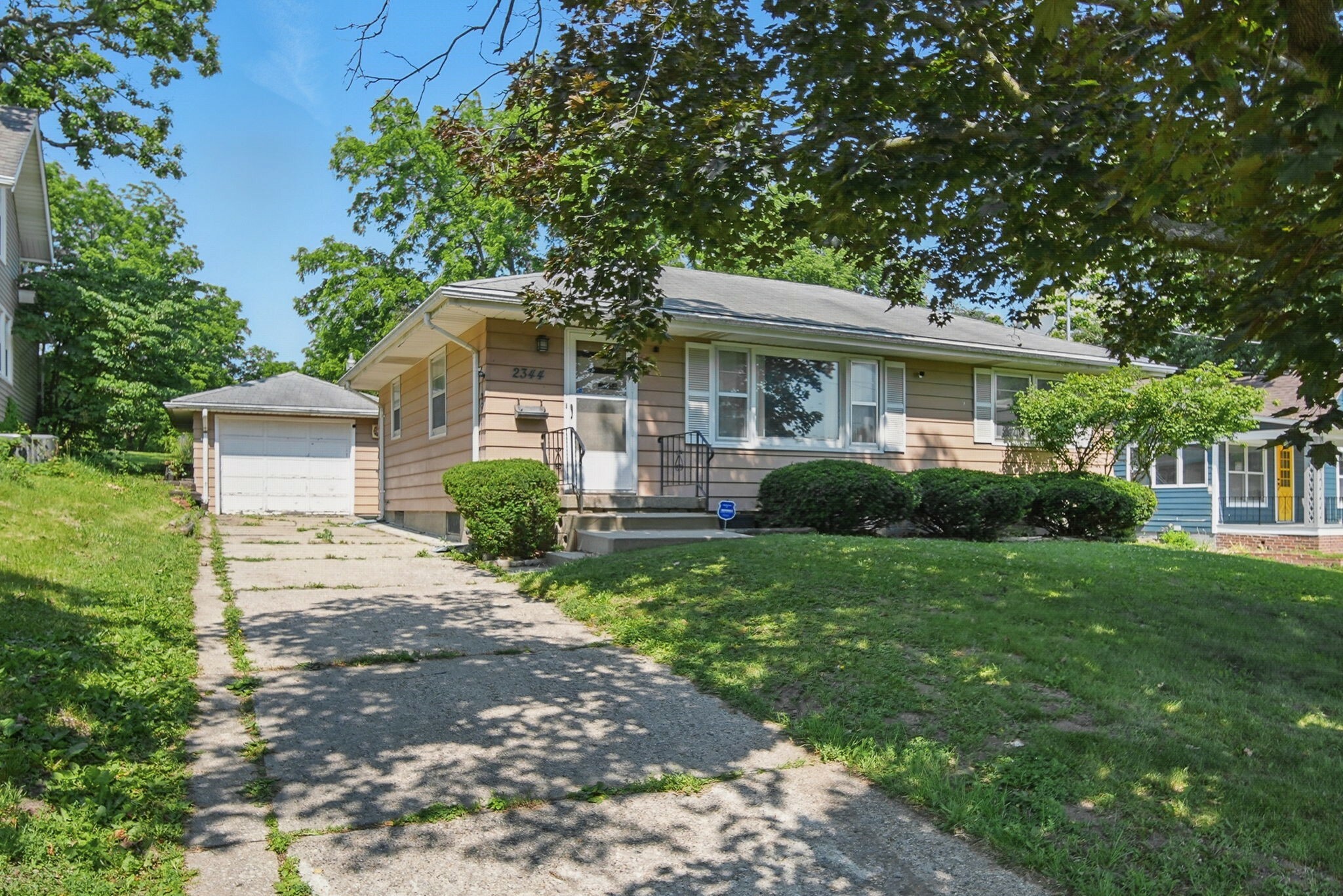 Property Photo: 2344 SE 5th Street IA 50315
