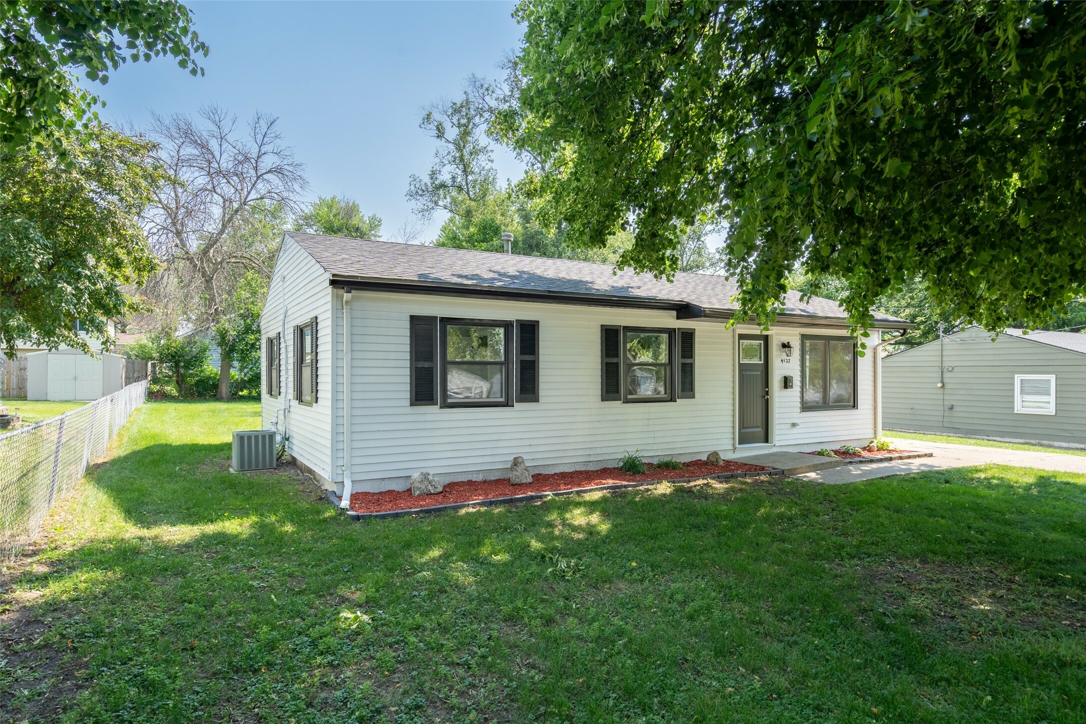 Property Photo: 4127 E Seneca Avenue IA 50317