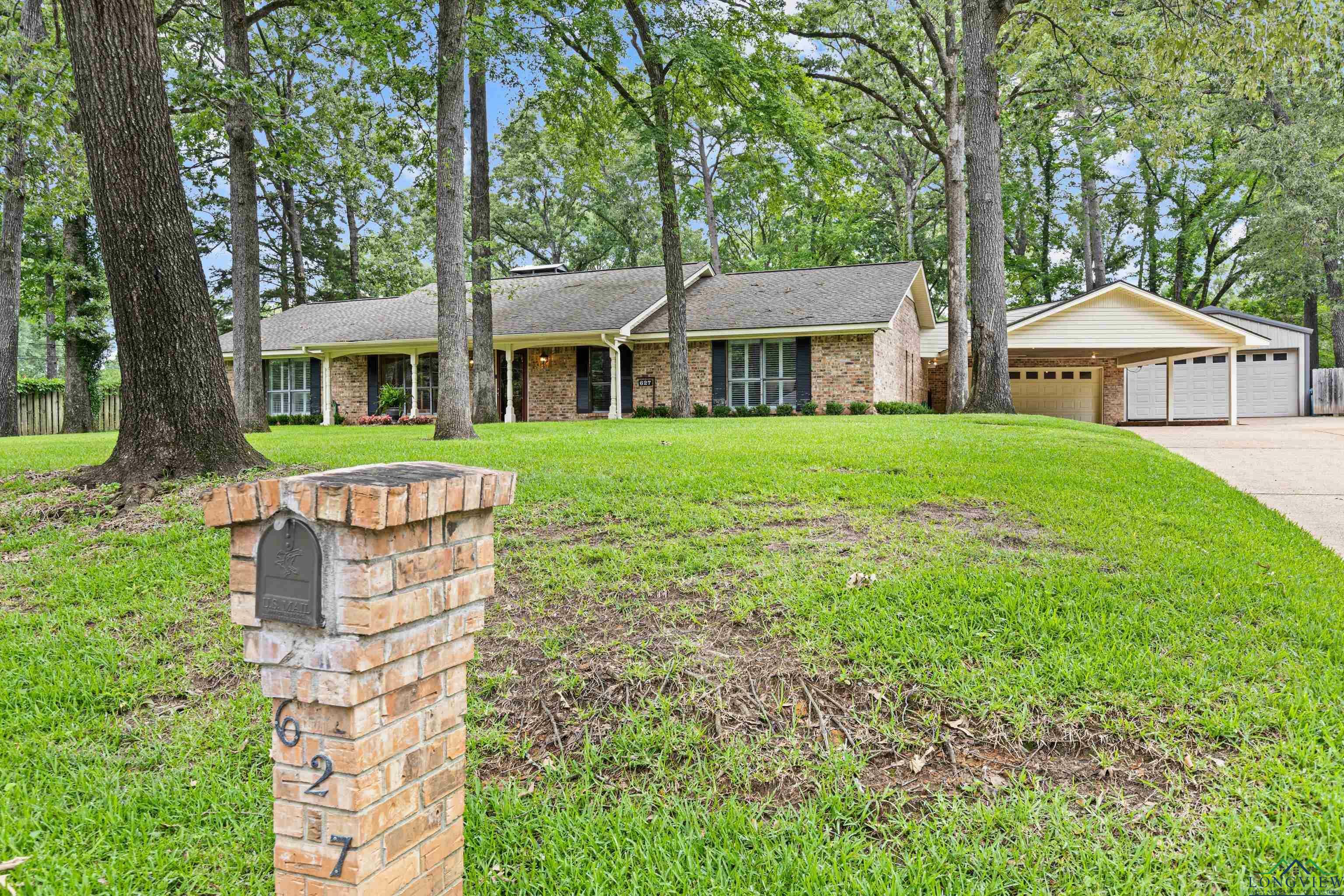 Property Photo: 627 Town Oaks TX 75662-1234
