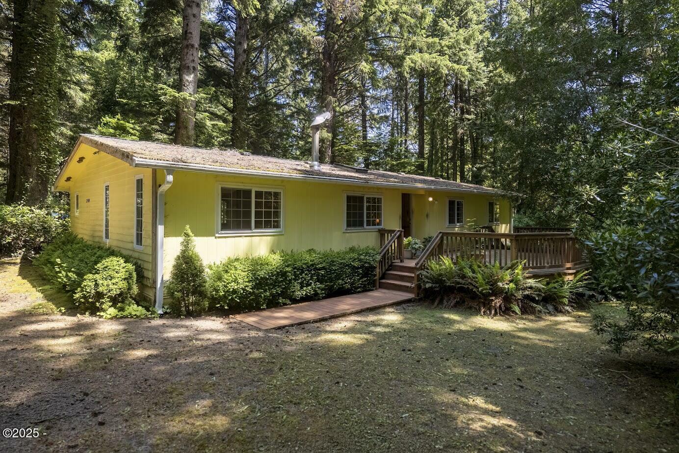 Property Photo: 240 3rd Street OR 97369