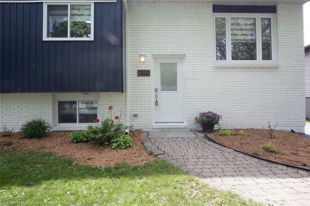 Property Photo: 689 Macyoung Drive ON N2Z 1T1