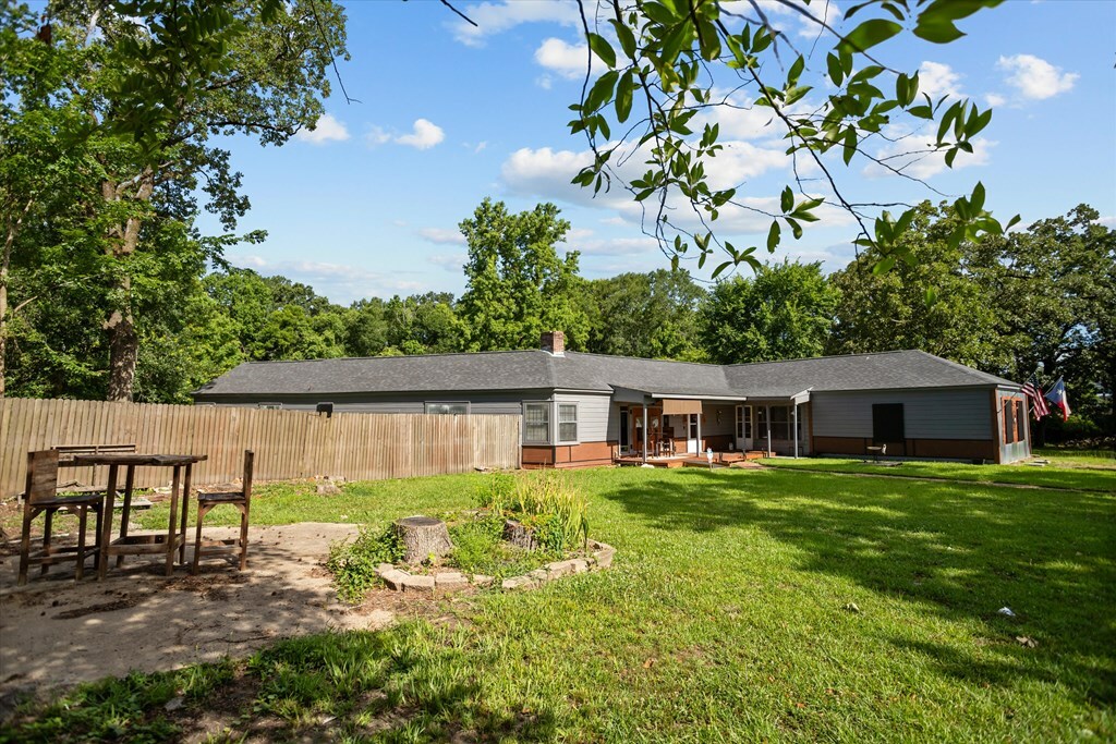 Property Photo: 505 S Home St TX 75939