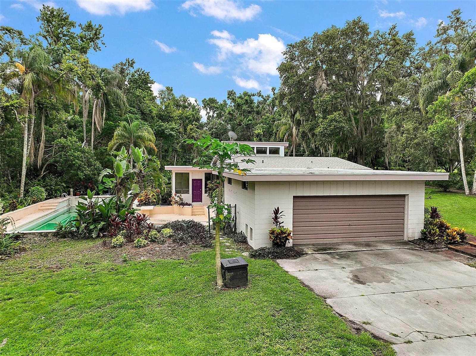 Property Photo: 27113 Robertson Road FL 34797