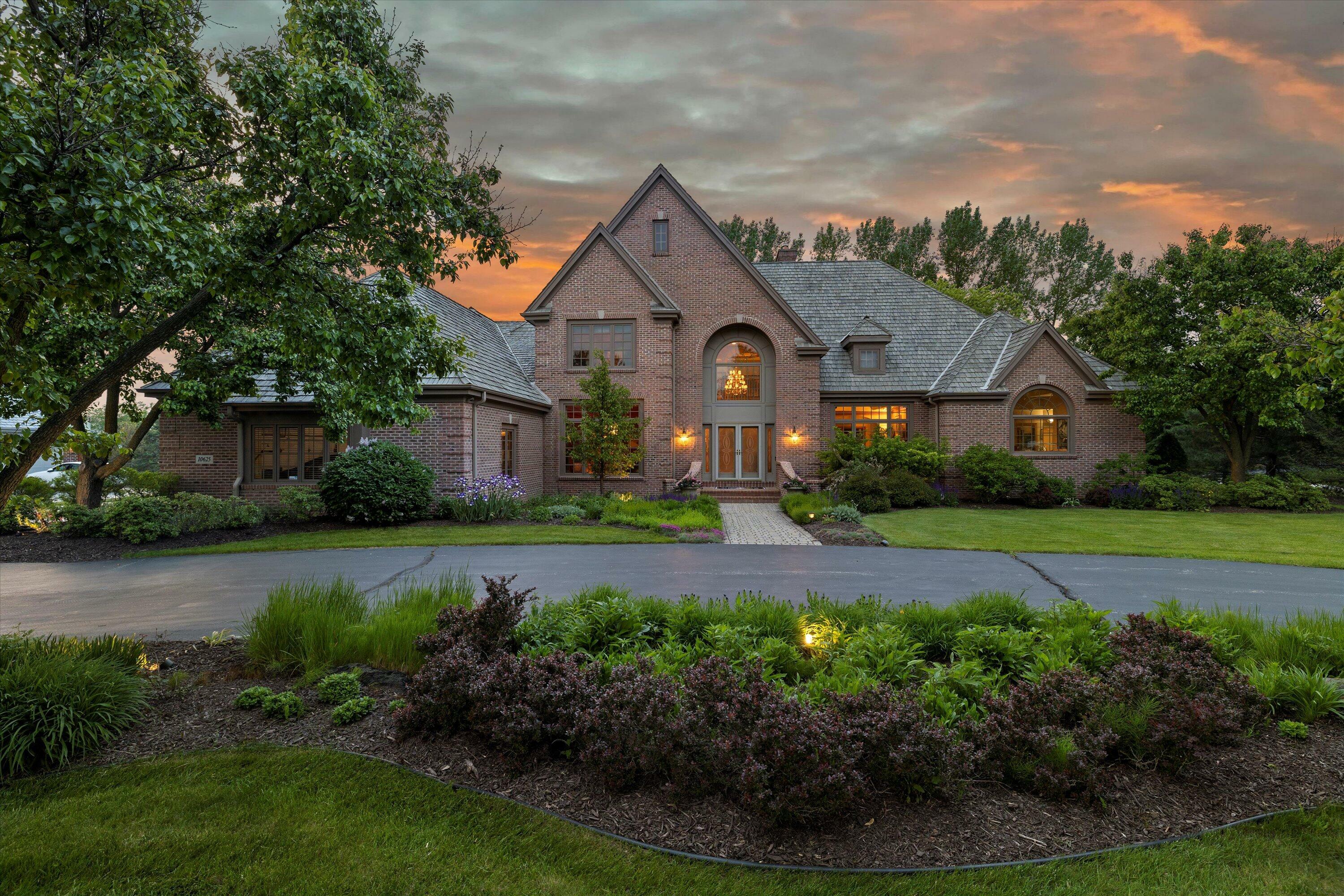 10625 N Pine Ridge Dr  Mequon WI 53092 photo