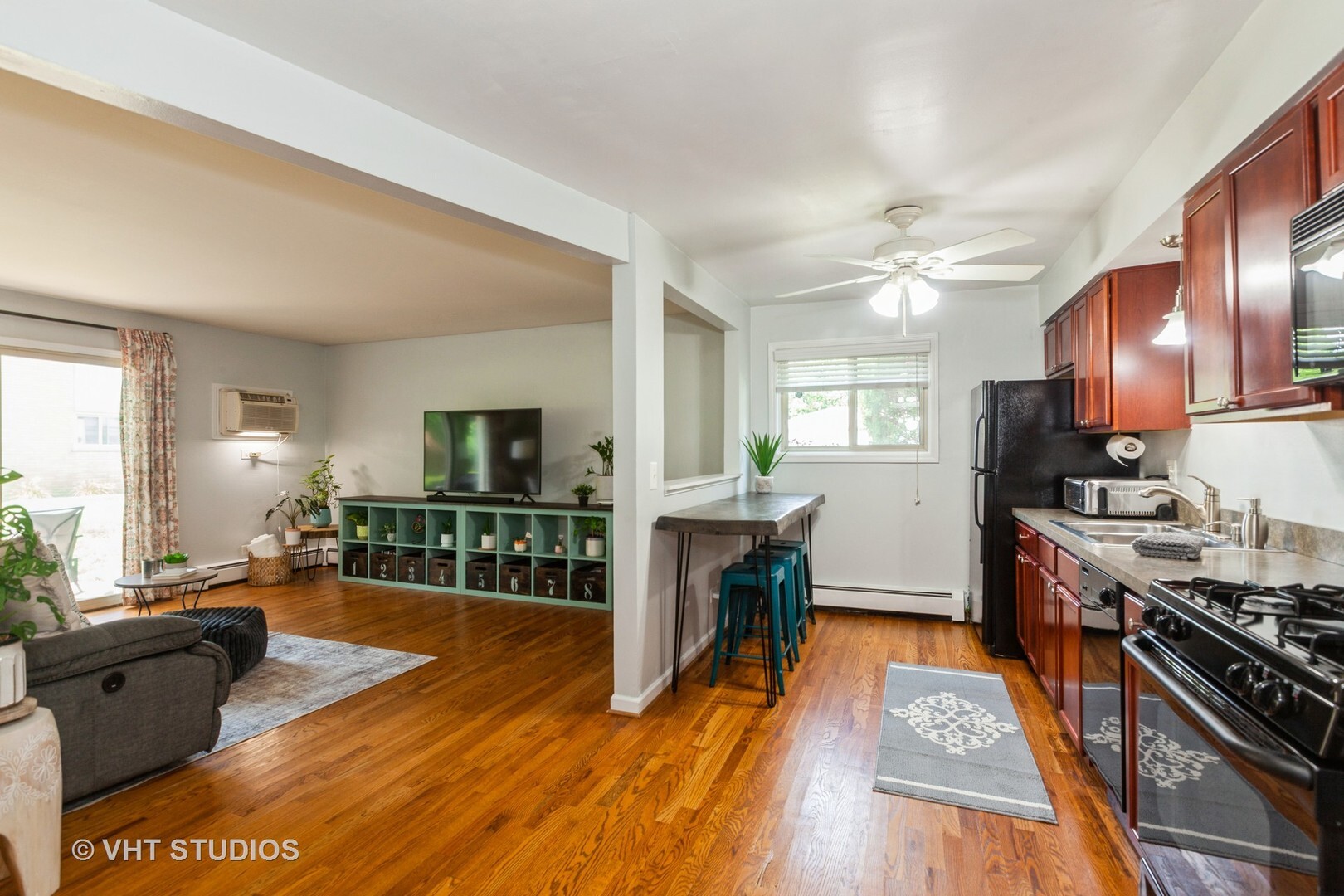 Property Photo: 5730 Concord Lane 7 IL 60514