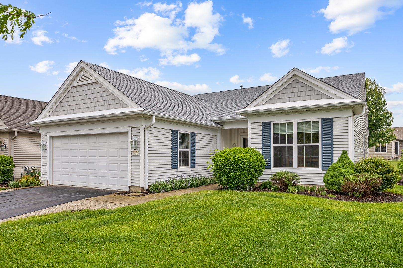 Property Photo: 11692 Sunderlin Drive IL 60142