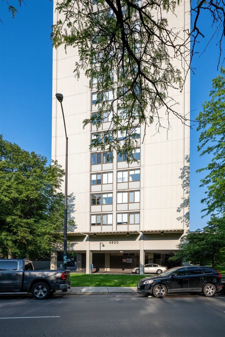 Property Photo: 4850 S Lake Park Avenue 2508B IL 60615