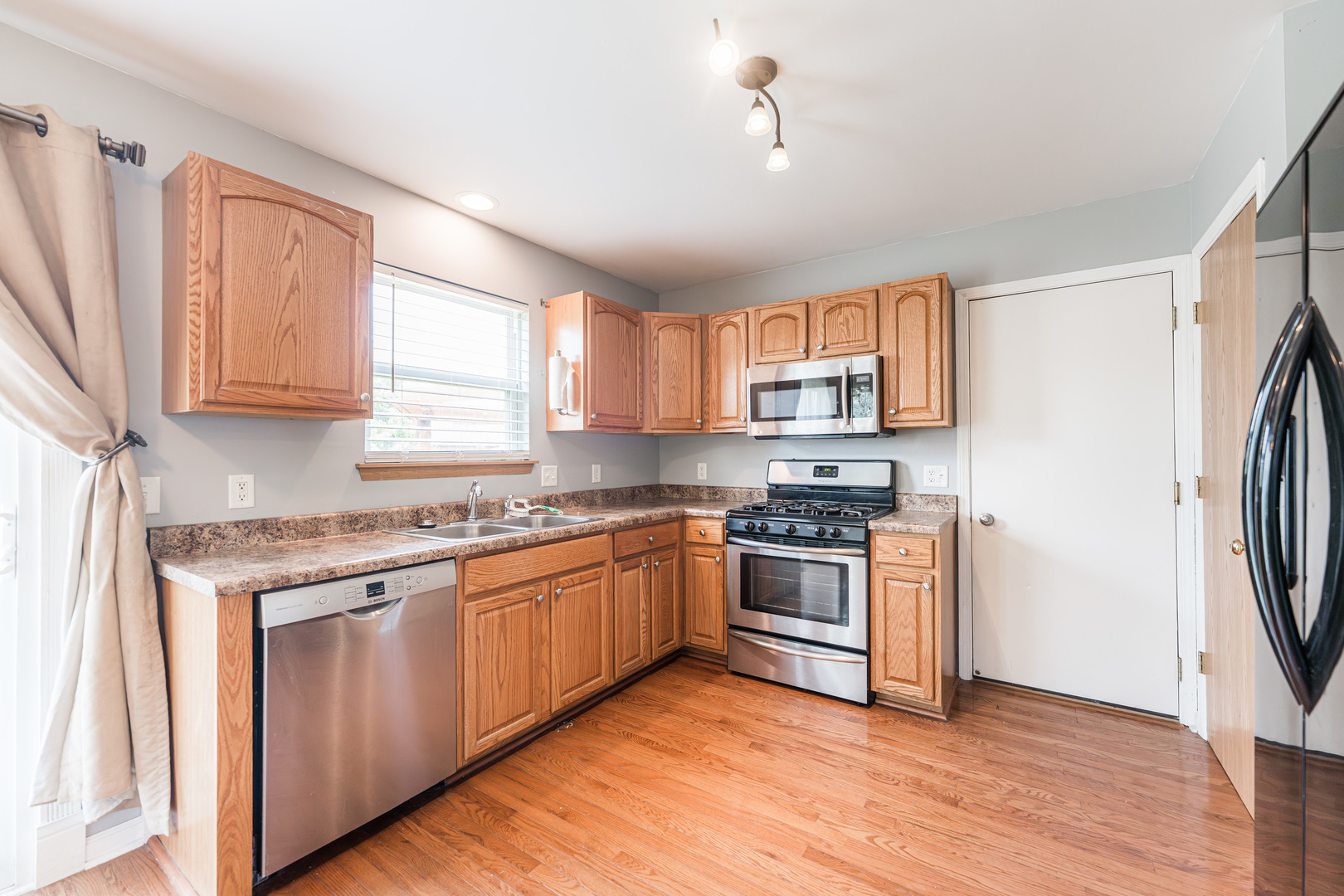 Property Photo: 841 Pond Brook Avenue IL 60150