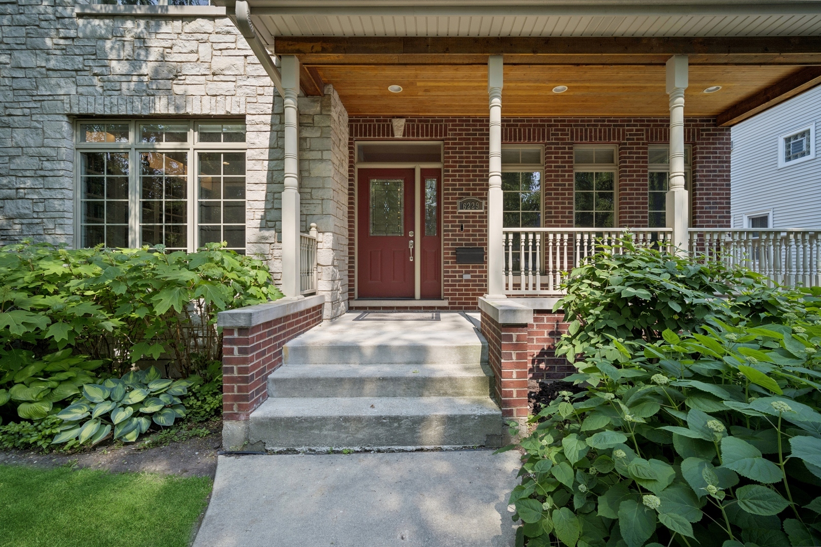 Property Photo: 6229 N Newark Avenue IL 60631