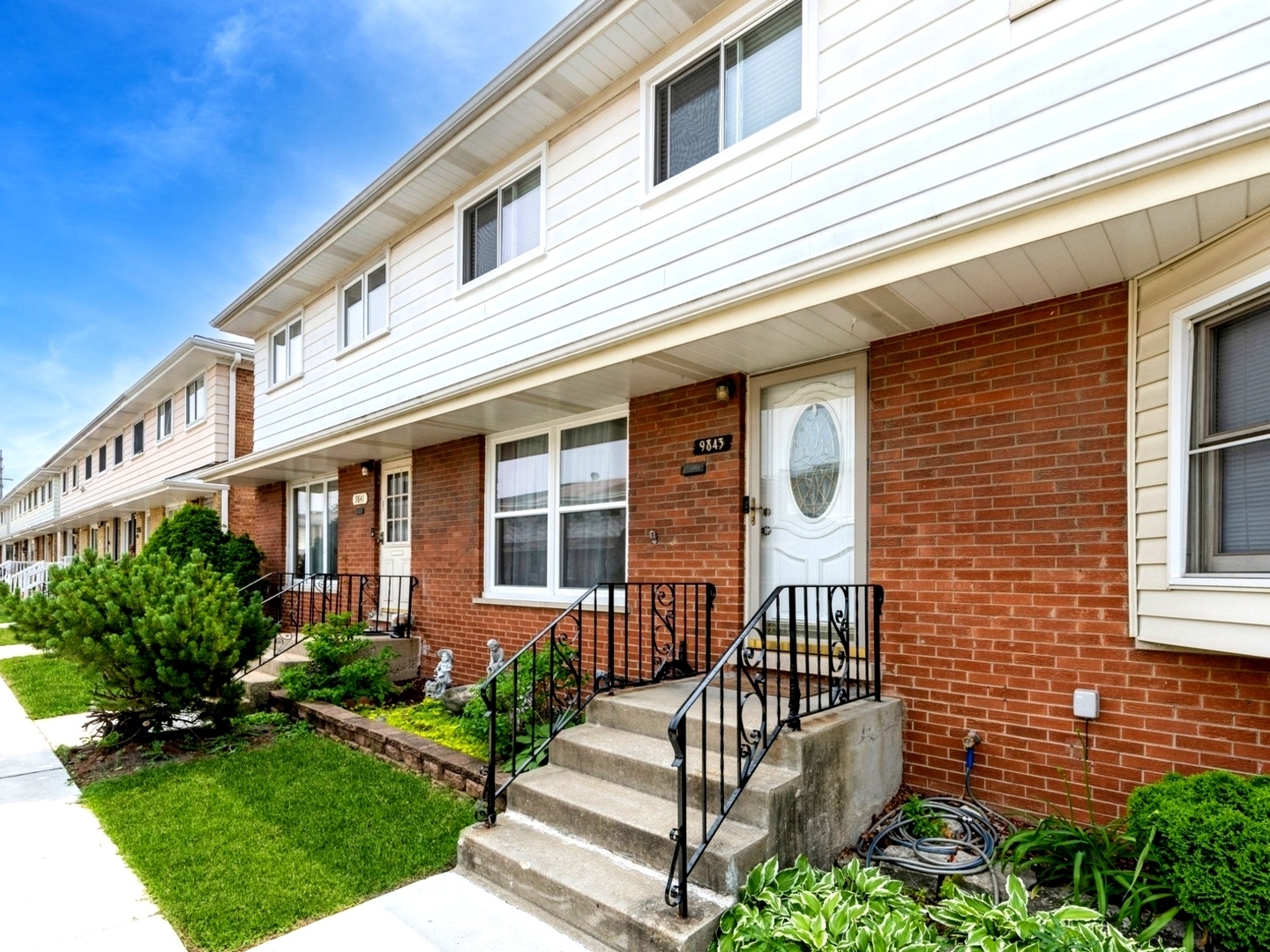 Property Photo: 9843 Garden Court IL 60176