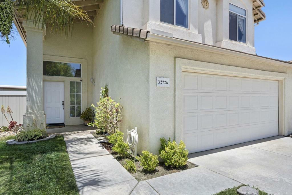 Property Photo:  32724 Tulley Ranch  CA 92592 