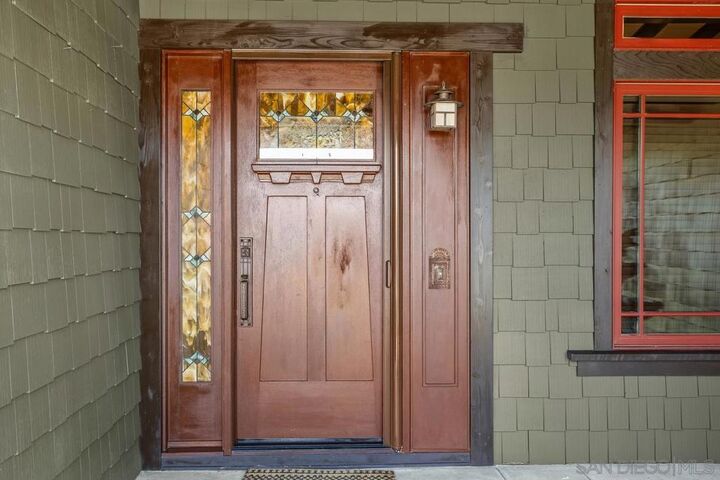 Property Photo: 1915 Andrews Ct CA 92054