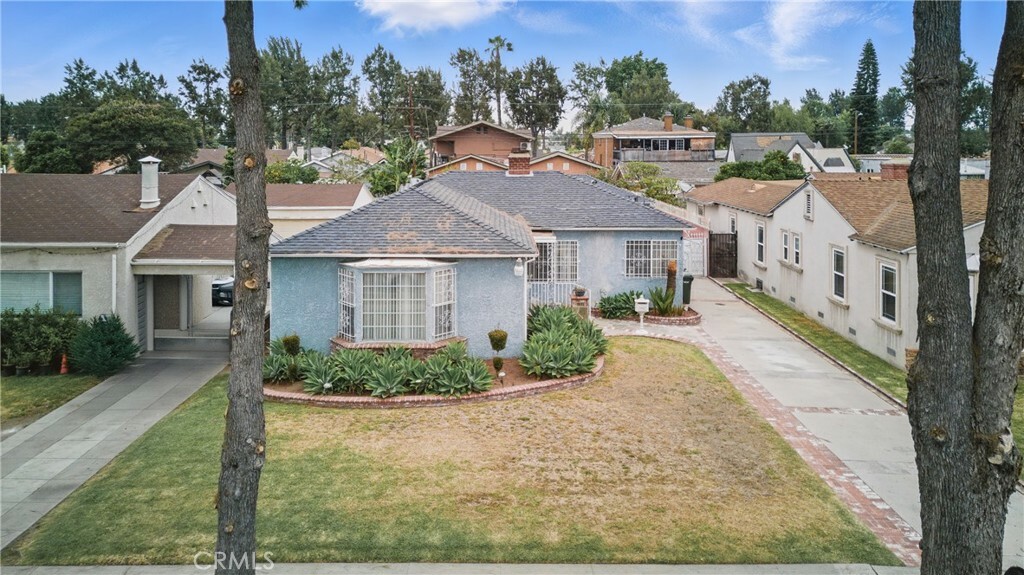 Property Photo:  3647 Cedar Avenue  CA 90262 