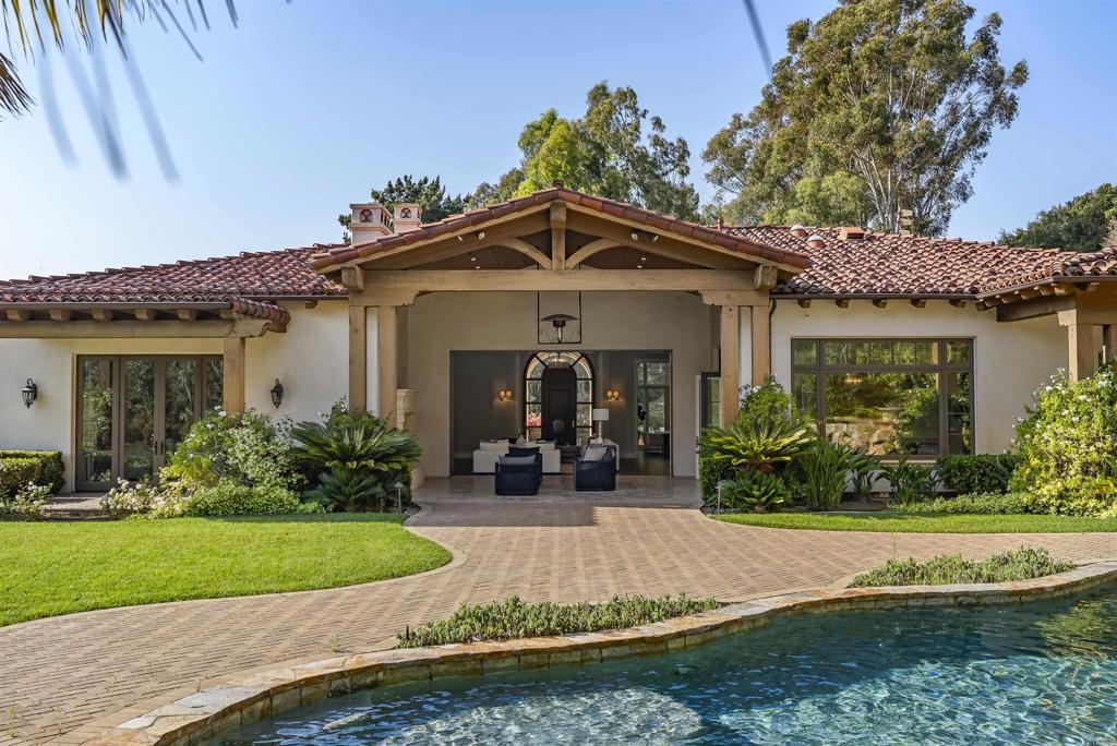 Property Photo: 17324 Calle Serena CA 92067