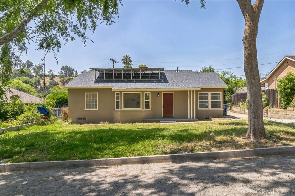Property Photo: 717 La Porte Avenue CA 92405