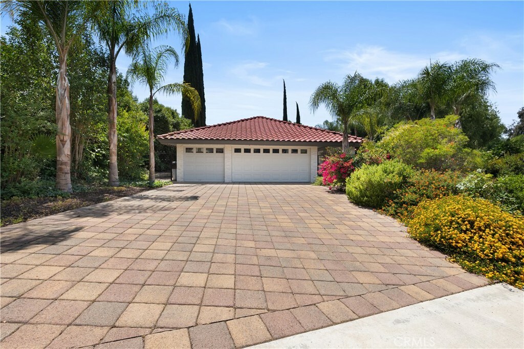 Property Photo:  6065 Saint Augustine Drive  CA 92506 