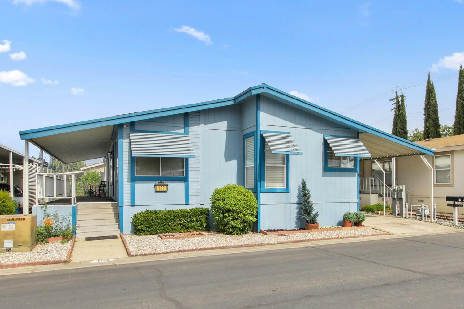 Property Photo: 162 Skybrook Lane CA 95828